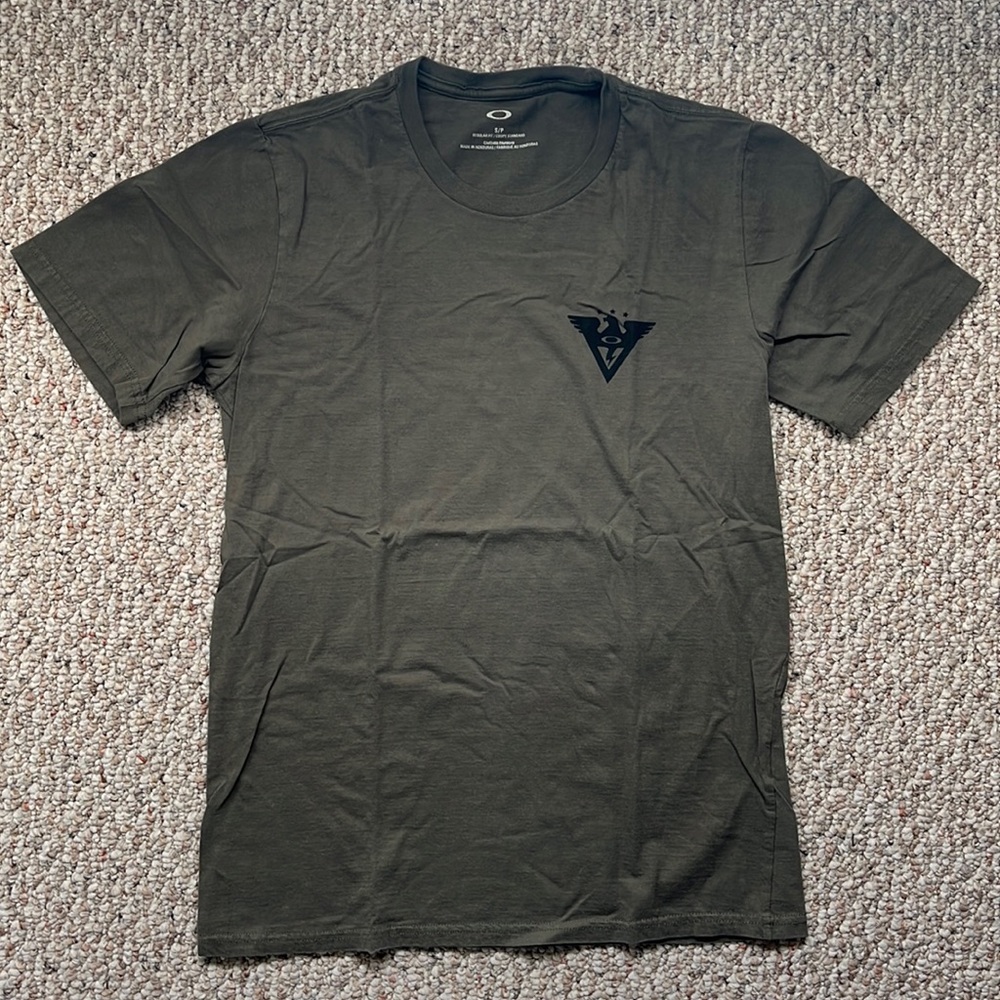 Oakley T-shirt